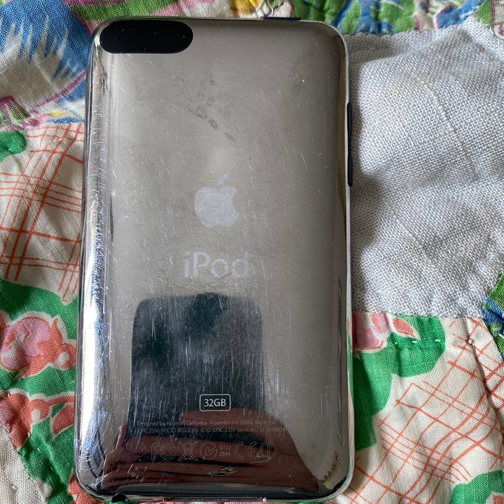 32 gb iPod touch First Generation